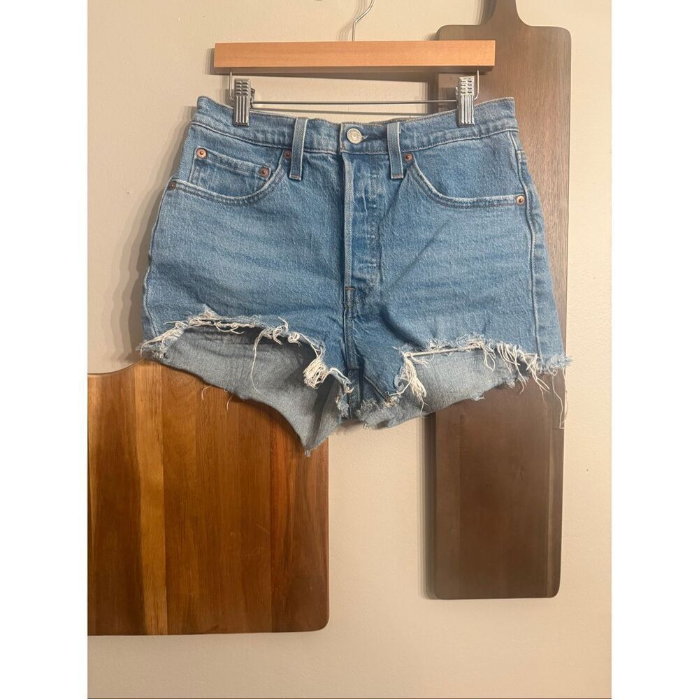 Levi’s 501 cut off button fly denim shorts raw hem size 26